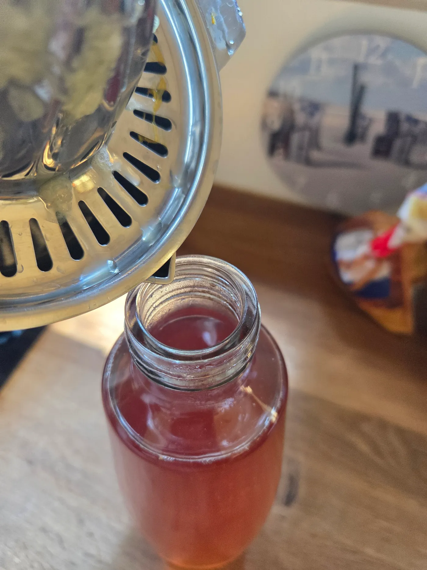 Fertig: das rosa Wunder im Glas