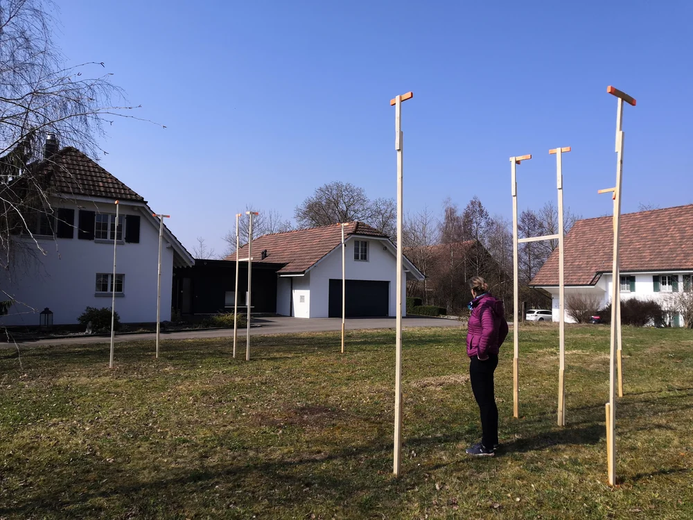 Die Bauvisiere haben wir selbst gestellt — sie zeigen der Behörde die geplanten Umrisse und Höhen.