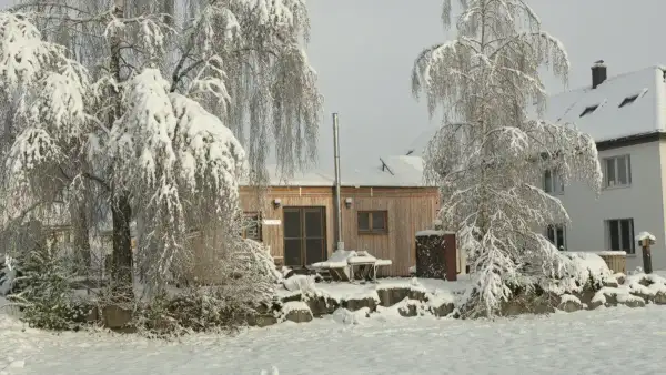 Sonne im Tank, Holz im Griff: So war unser dritter Winter auf 36m²